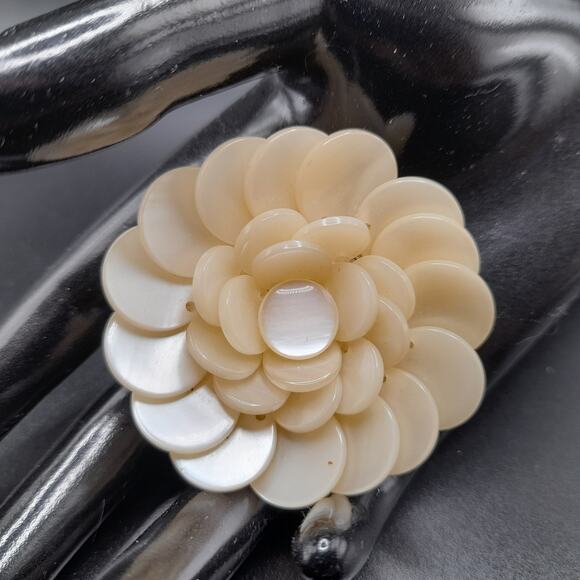 Vintage Mother of Pearl Flower Brooch, Mid-Century, 1950s, 2 1/8" - Picture 2 of 9